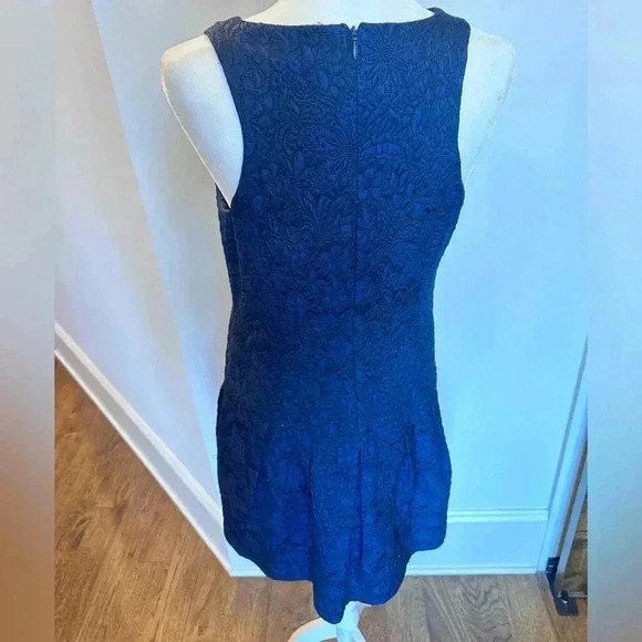 Club Monaco Pleated Drop Waist Dress size 6 pockets - Picture 3 of 7